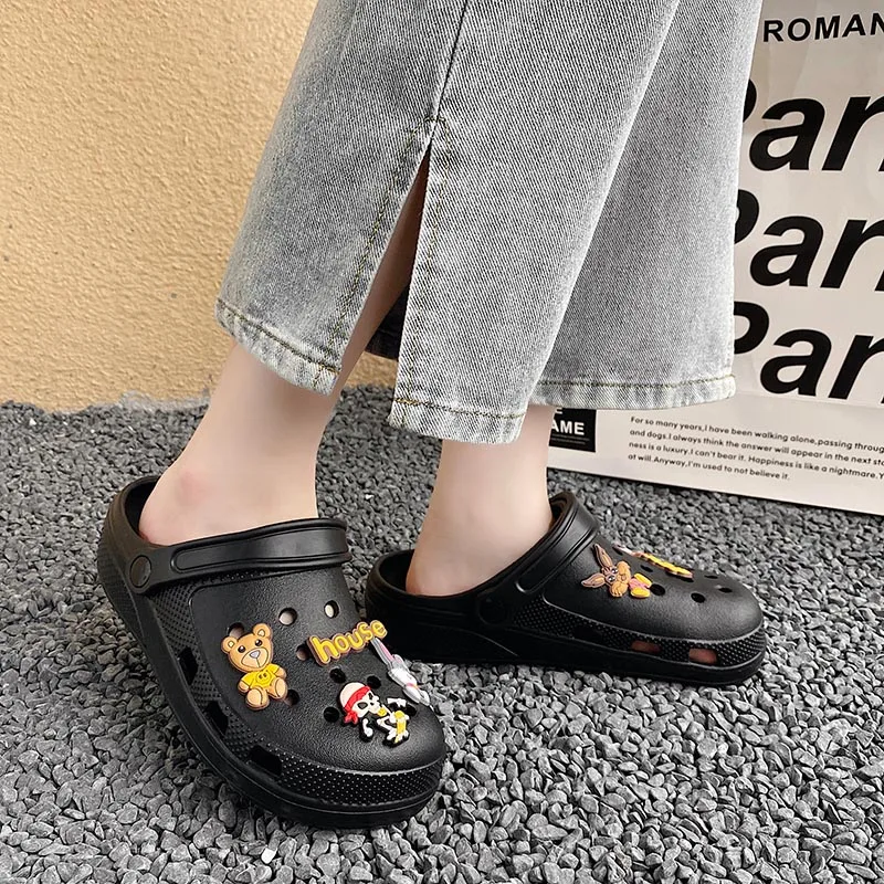

Summer Women Croc Clogs 2021 New Platform Garden Sandals Cartoon Slippers Slip On For Girl Beach Shoes Fashion Outdoor Slides
