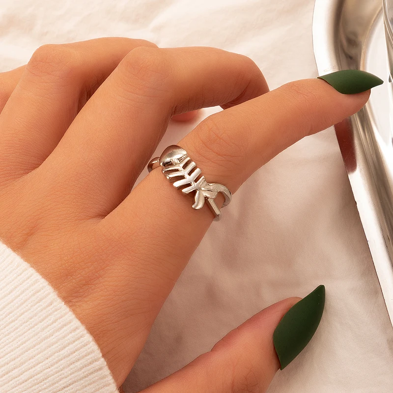 Кольцо женское в виде рыбьей кости с геометрическим рисунком | Украшения и