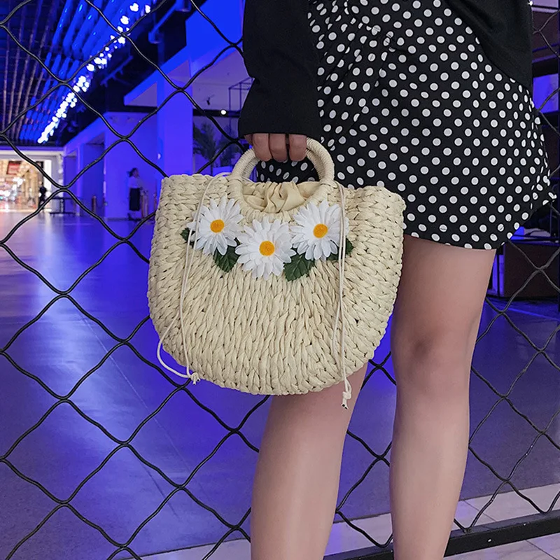 

Cute Little Daisy Women Beach Straw Bag Vintage Women Top-handle for Travel Summer Fashion Woven Ladies Handbag Half Moon Tote