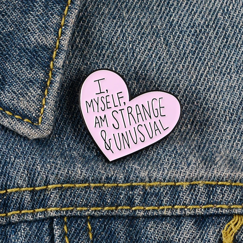 Розовый любящее сердце с надписью металлические штифты странные и необычные