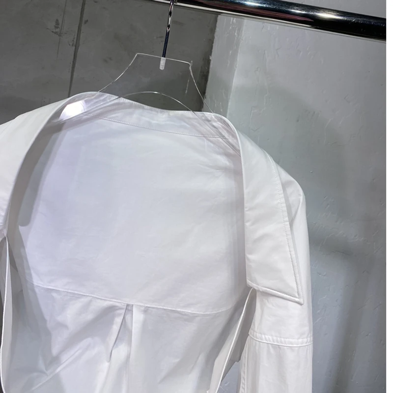 Женская Асимметричная рубашка TWOTWINSTYLE белая Повседневная Блузка с отложным