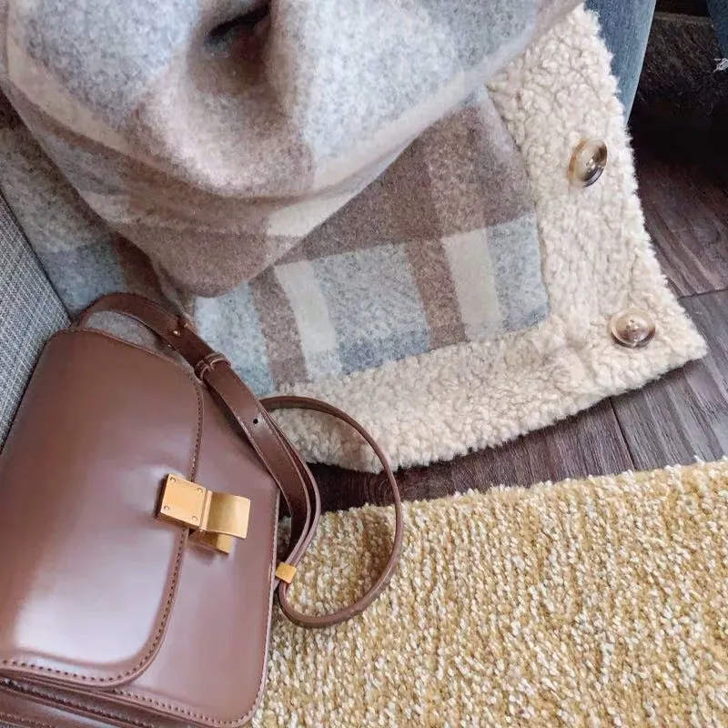 Женское клетчатое пальто из овечьей шерсти с воротником меха ягненка плотное