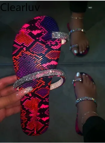 

Selling size 43 Women Rhinestone Flat Sandals Roman Open Toe Beach Sandals Ladies Flip Flops Sexy Flash Black Non Slip Slides