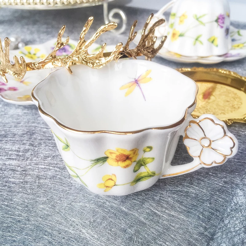 

European British Style Luxury Coffee Cup Pretty Gold Rim English Flower Tea Cup Porcelain Handmade Cups Espresso Tazza Colazione