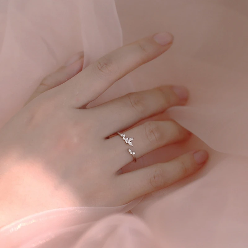 Женское регулируемое кольцо из серебра 925 пробы с фианитом | Украшения и