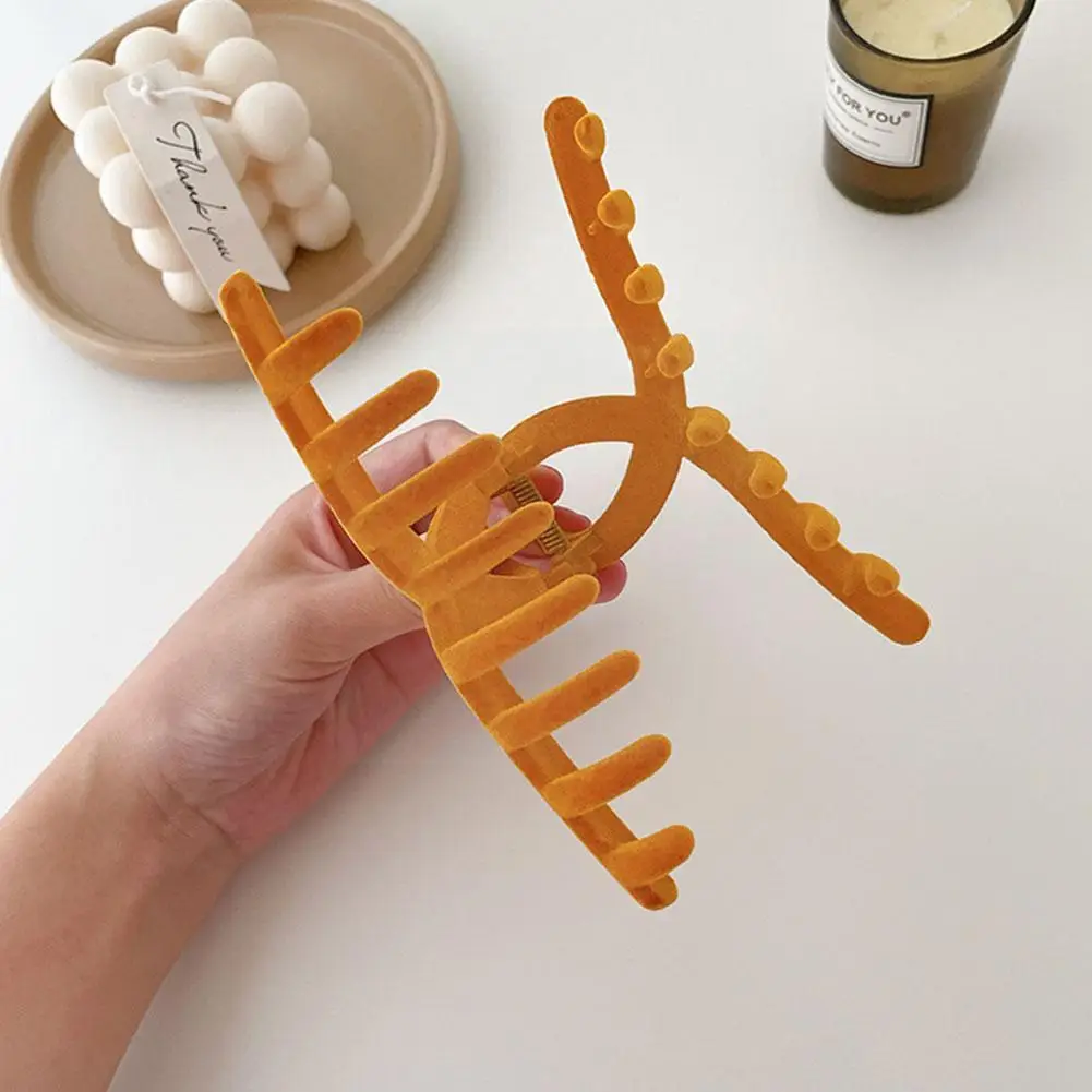 

2021 New Korea Flocking 13cm Color Large Winter Acrylic Grip Big Hair Accessories For Woman Girls Gift W0q7