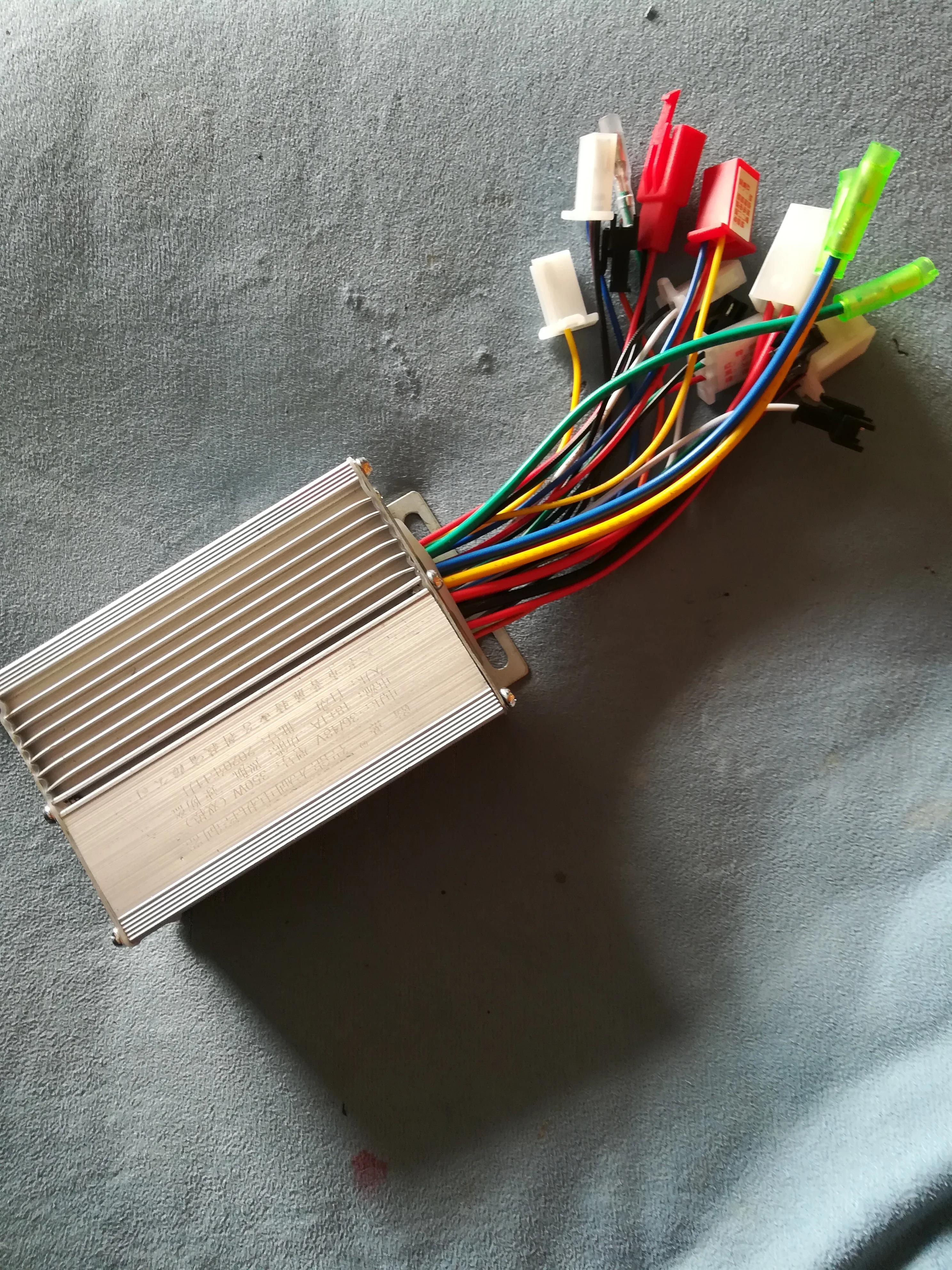 

Бесщеточный контроллер двигателя постоянного тока, 350 Вт, 36 В, 48 В, 3-фазная линия для электрического скутера, велосипеда