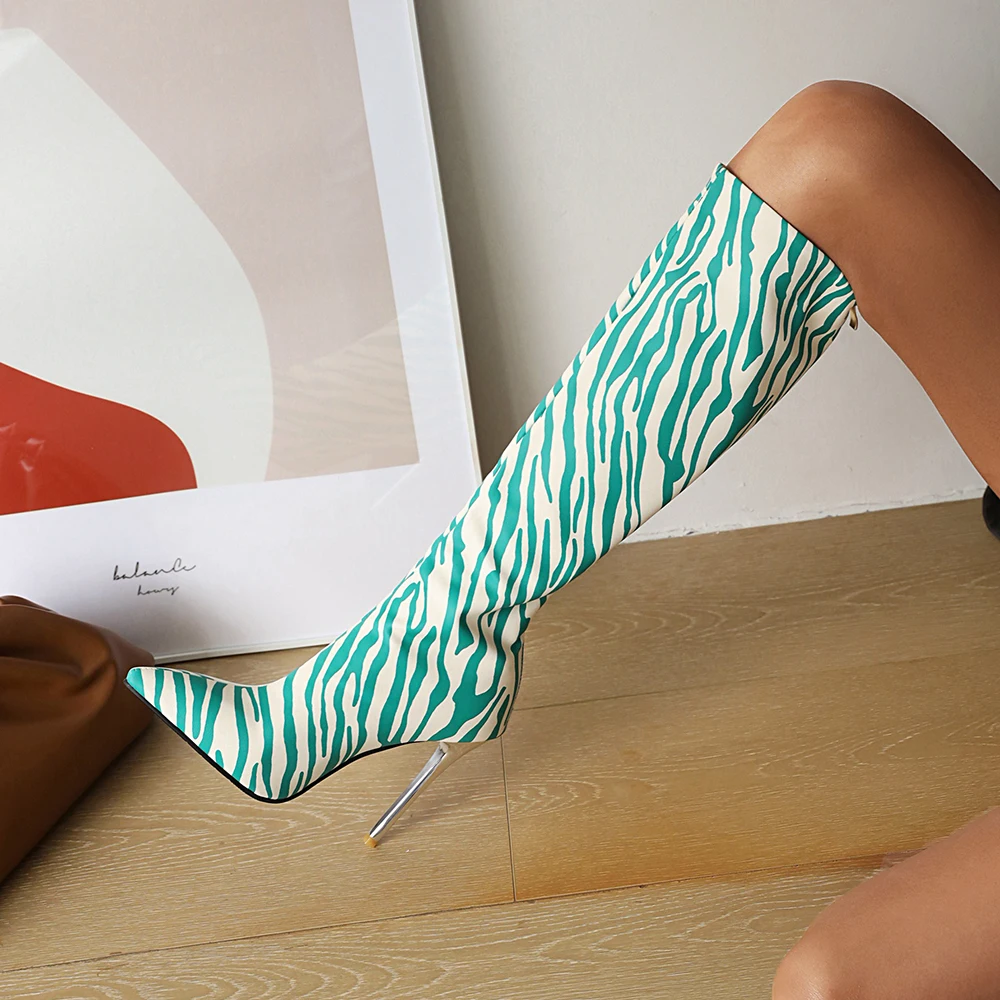 

Европейские и американские женские сапоги на шпильке с узором зебры с острым носком и высоким металлическим верхом пикантные длинные сапог...