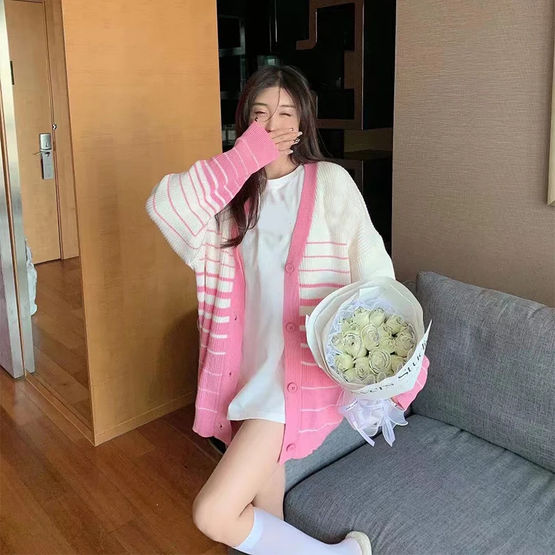 

Женский трикотажный кардиган с V-образным вырезом и длинным рукавом