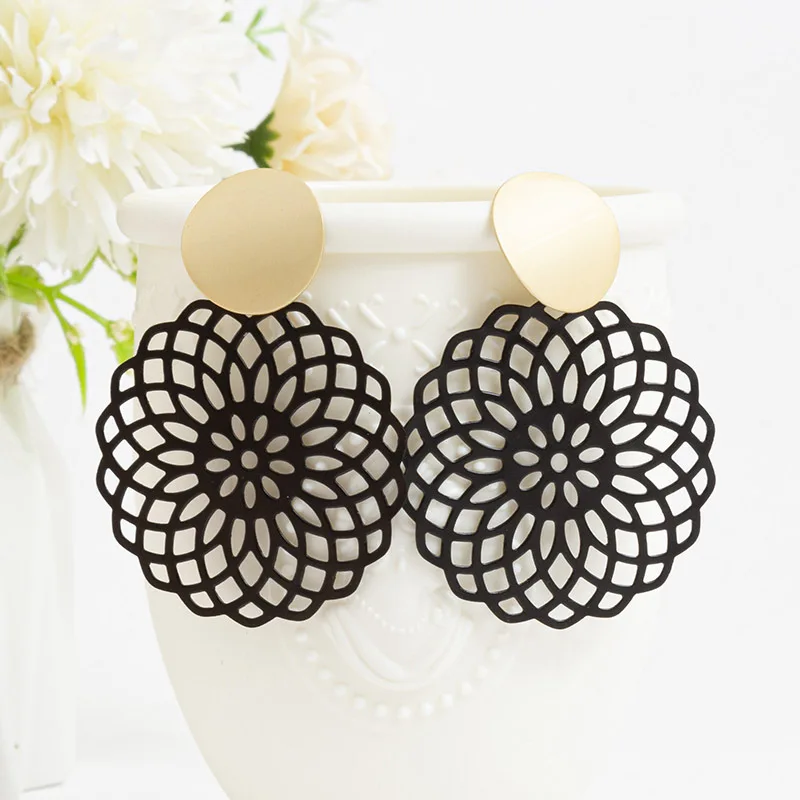 

1 Pair Hollow Out Metal Alloy Earrings for Women Loud Fine-Patterned Earring Big Ear Jewelry