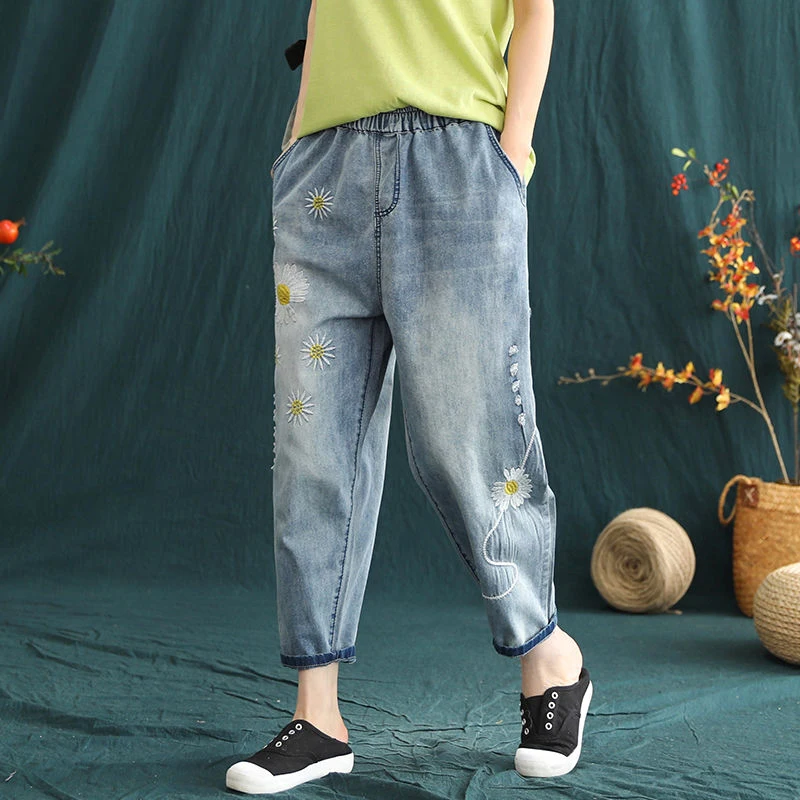 

Женские рваные джинсы с цветочной вышивкой, свободные винтажные хлопковые брюки-султанки до щиколотки в декоративном стиле с эластичным по...