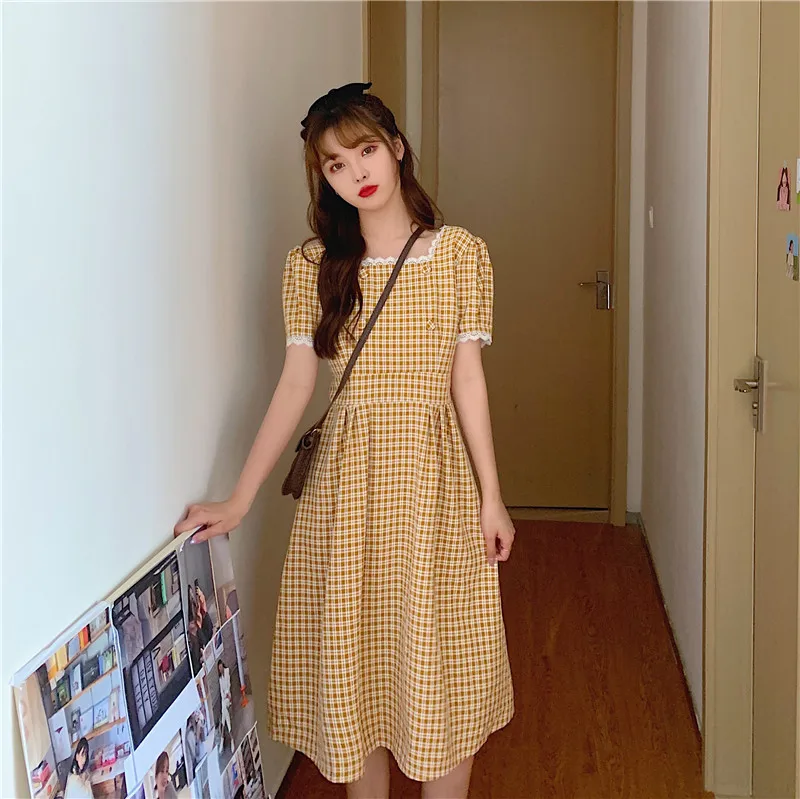 

2020 Summer New Retro Square Collar Short Sleeve Plaid Dress Korean Version High Waist Over the Knee Loose Loose Dresses Female