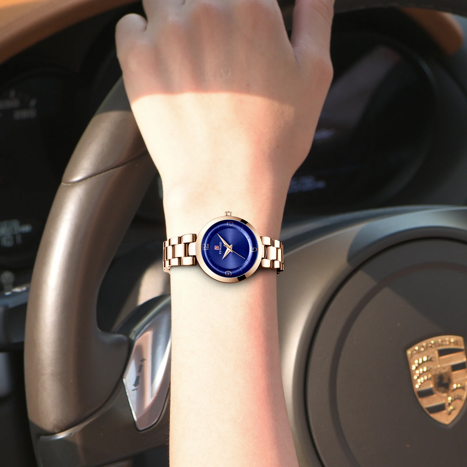 Награда 2019 новые женские часы модные красивые кварцевые из сплава для женщин |