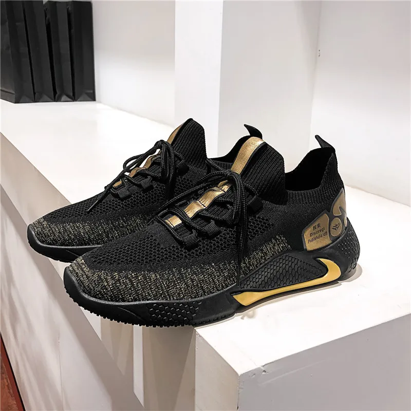 Мужские кроссовки легкие дышащие из сетчатого материала черного/золотого цвета