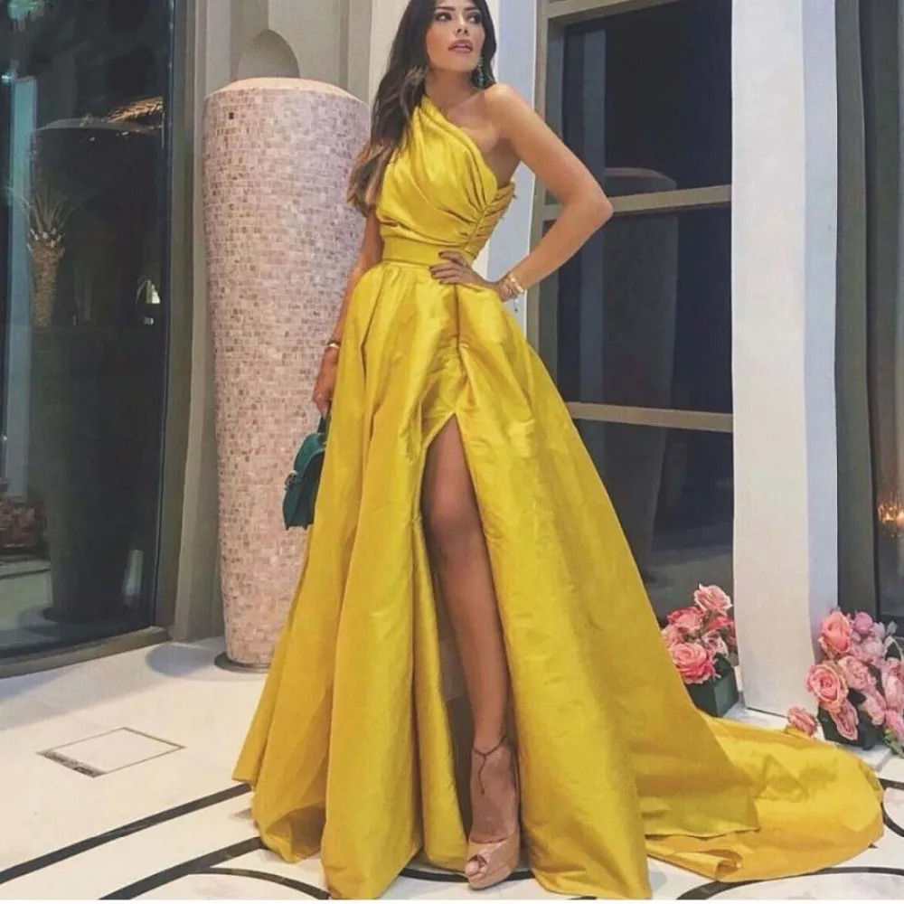 

Arabic Gold Evening Dress Side Slit abiye abendkleider Sexy Long Prom Dresses Pleated Shiny Satin Vestido De Festa Longo Abiye