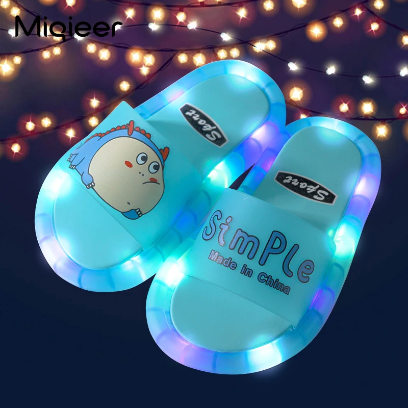 Симпатичные детские тапочки с динозавром летние светящиеся Мультяшные шлепанцы