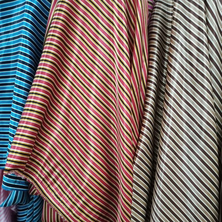 Сатиновая мягкая ткань для шитья в абстрактную полоску блестящая тильда шарфа