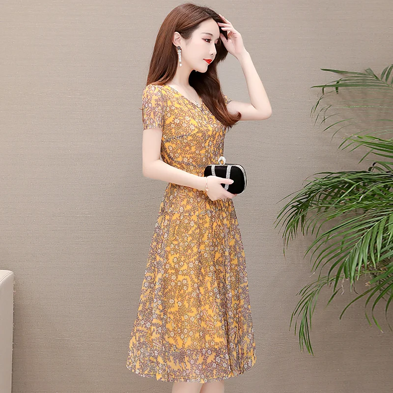 Женское платье с цветочным принтом коротким рукавом и v-образным вырезом