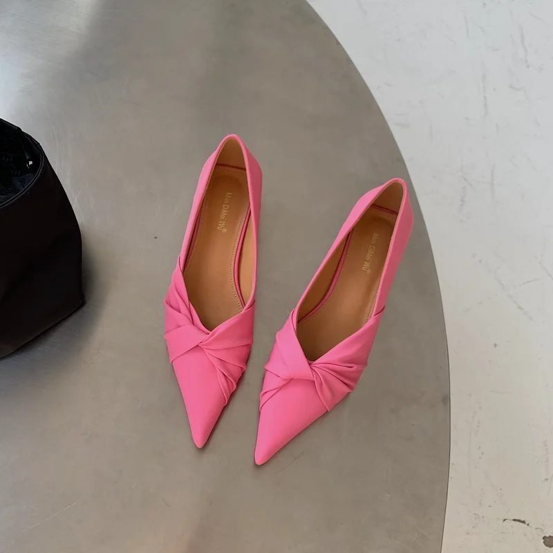 

Туфли-лодочки женские из натуральной кожи с острым носком