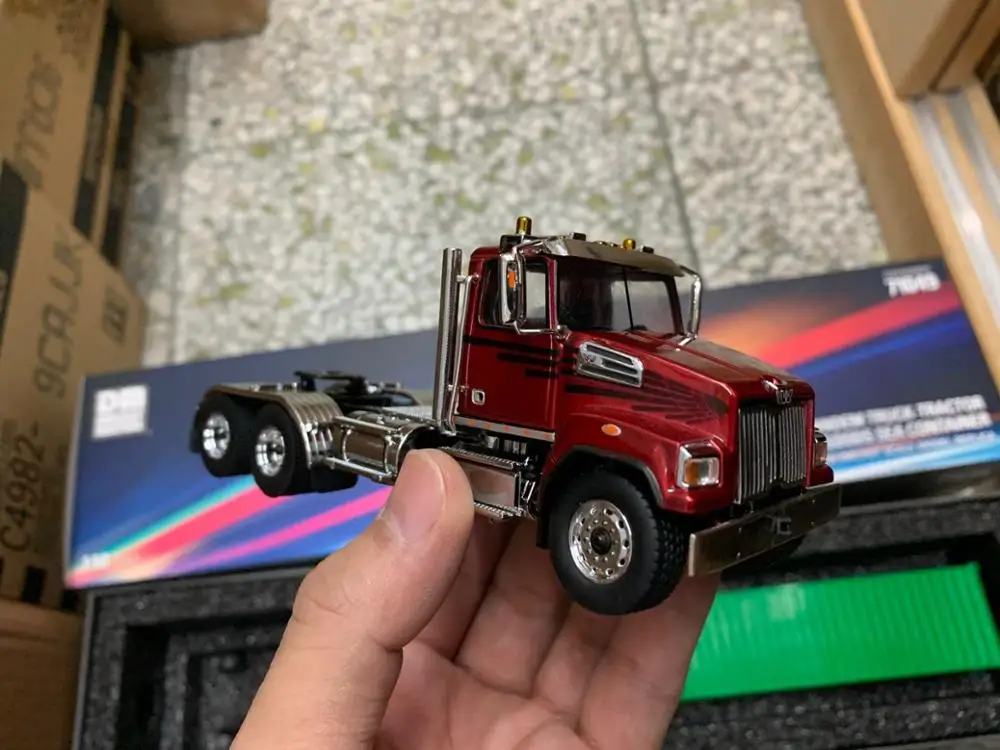 Западная звезда 4700 SB W/ 40 'морской контейнер вечнозеленый 1/50 бренд DIECAST MASTERS 71049 |