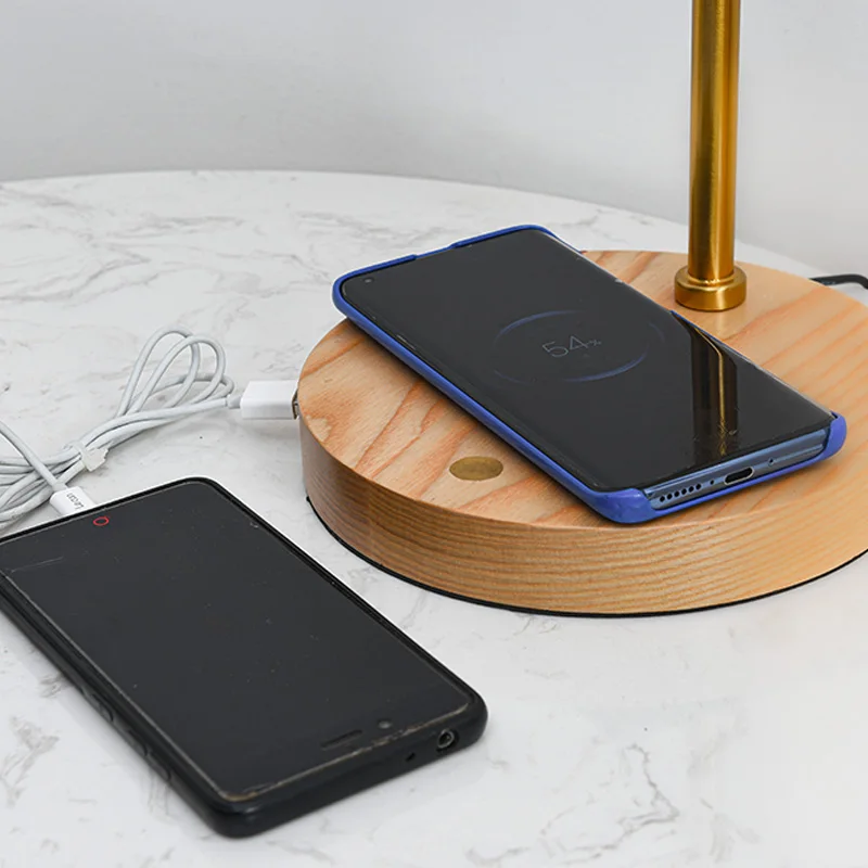 Винтажная настольная лампа Banker с деревянной основой из березы и беспроводным