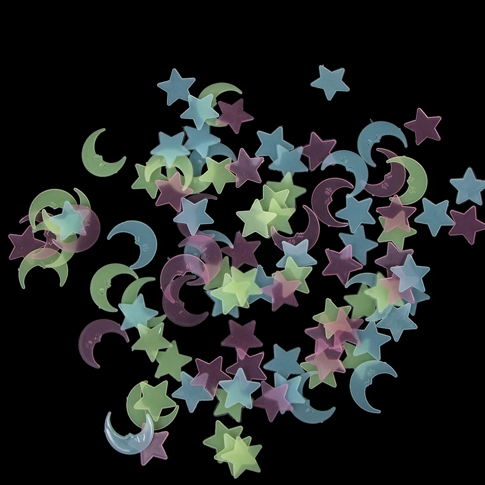 Звезды и луна аккумулирования энергии флуоресцентный светится в темноте