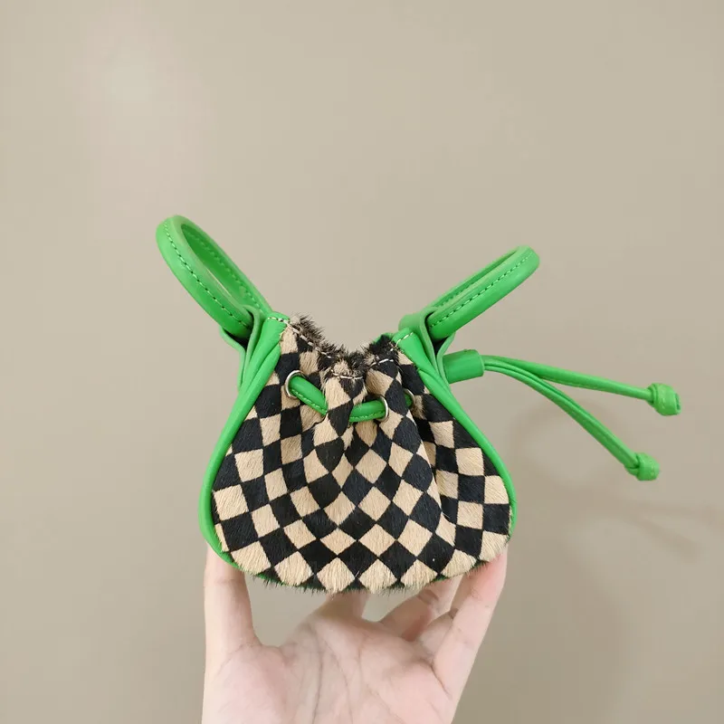 

2021 New Pleated Mini Checkerboard Faux Fur Genuine Leather Crossbody Bucket Stray Semicircle Clanged Shoulder Bag Card Purse