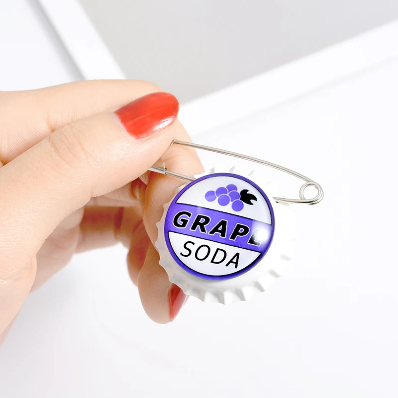 Personality Grape Soda Bottle Cap Alloy Brooch Pins White and Sliver-Plated Badge Denim Shirt Lapel Pin jewelry Accessories Gift