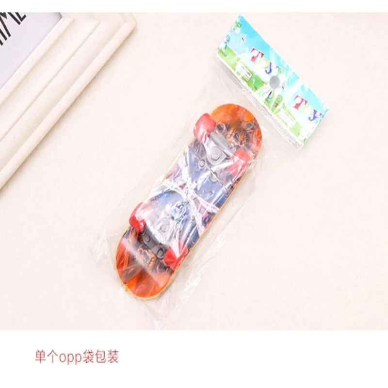 

Large finger scooter release fingertip toy dance extreme finger movement plastic color random delivery