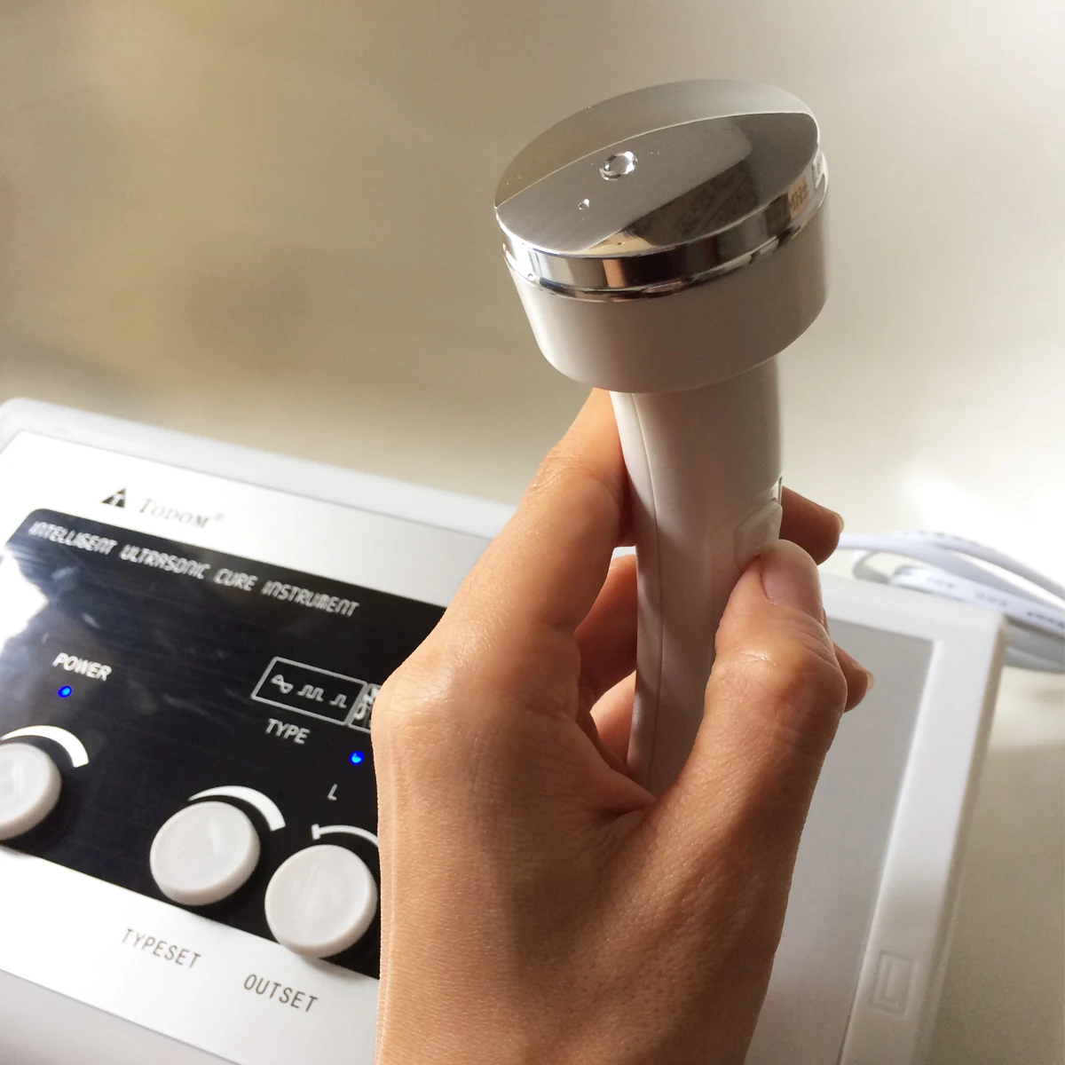 Koop Ultrasone Gezichtsverzorging Stimulator Machine Hoge Frequentie Echografie Cure Instrument Gezicht Lifting Anti Aging Beauty Tool 628B