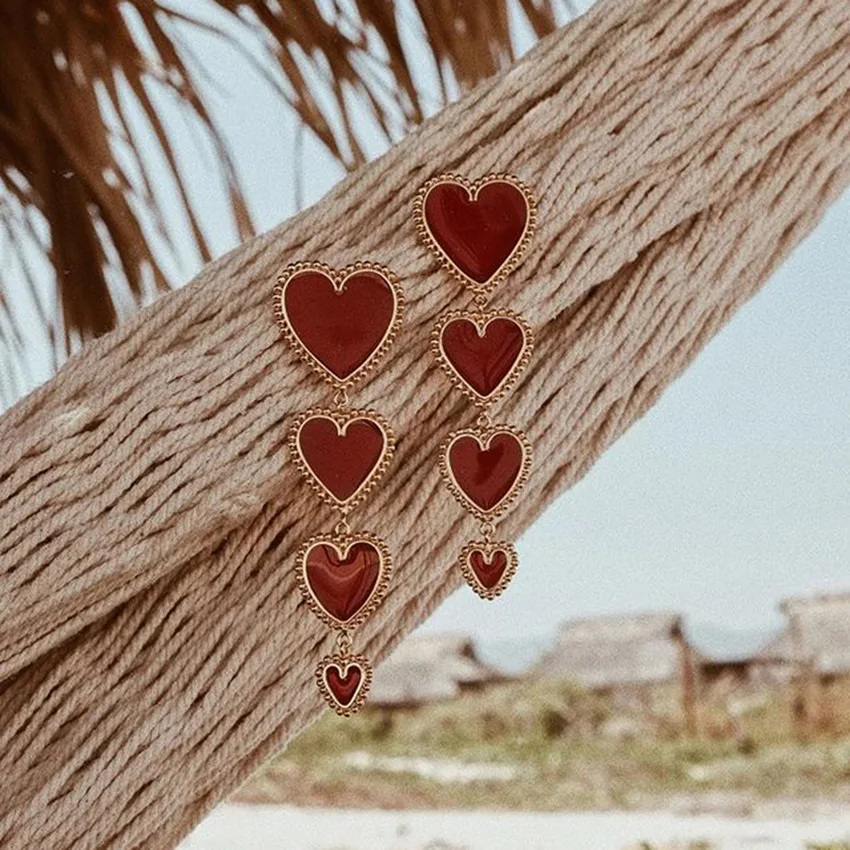 Женские серьги-подвески в виде красного сердца с кисточками | Украшения и
