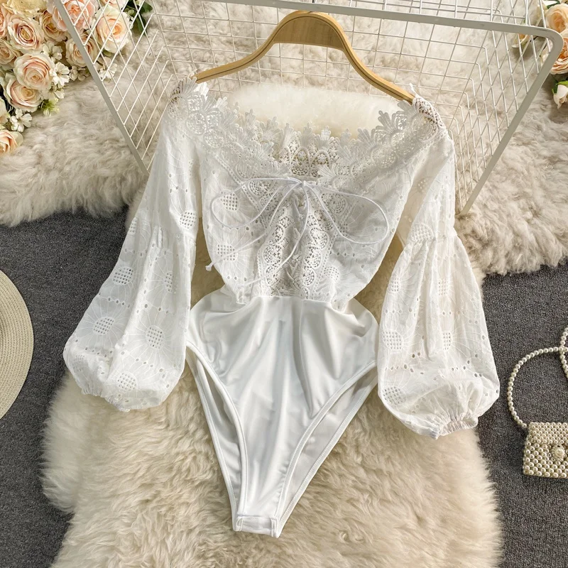 Женское кружевное боди с вырезами Осеннее открытыми плечами и длинным