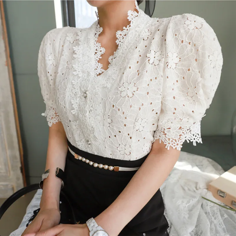 Женский модельный костюм из двух предметов кружевная рубашка и плиссированная