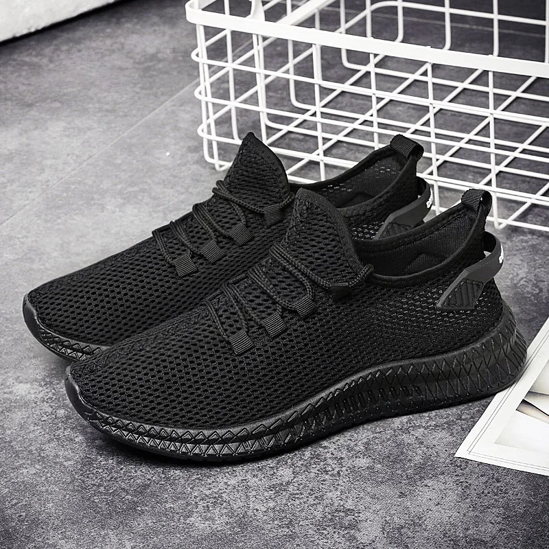 Мужские кроссовки на шнуровке черные или цвета хаки для бега повседневная обувь