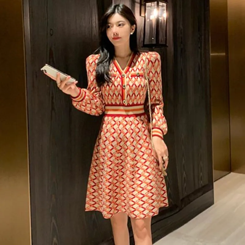 

Женское трикотажное платье-свитер, подиумное дизайнерское платье в стиле ретро с V-образным вырезом, однобортное платье в клетку с длинными ...