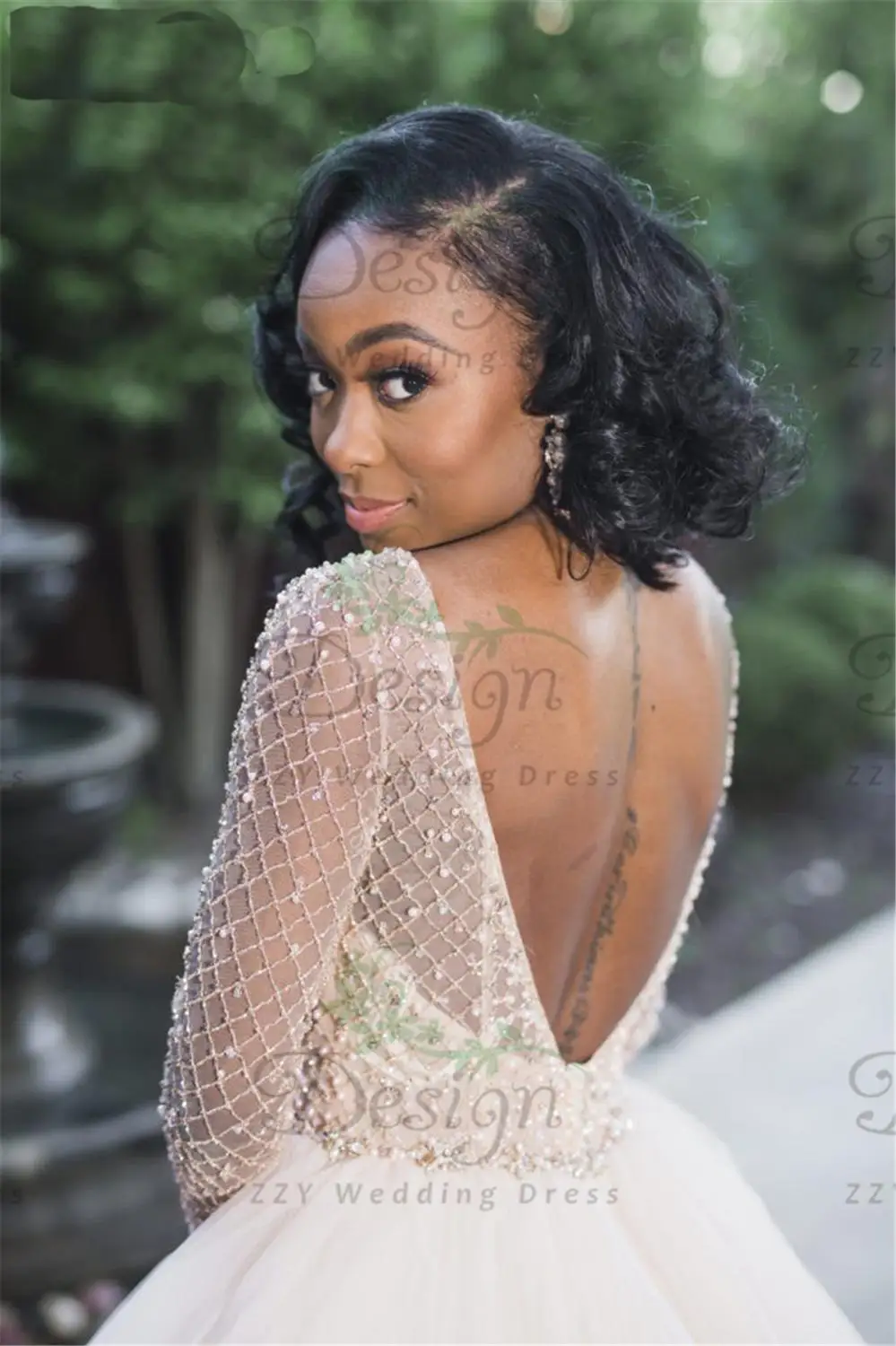 

Bridal Gowns Wedding Dresses Illusion Heavy Handworks Beading Backless Long Sleeves Court Train Crystal vestidos de novia