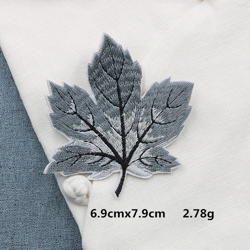 

1Pcs 3D exquisite maple leaf embroidered cloth stickers clothes pants children cartoon patch stickers clothing accessories