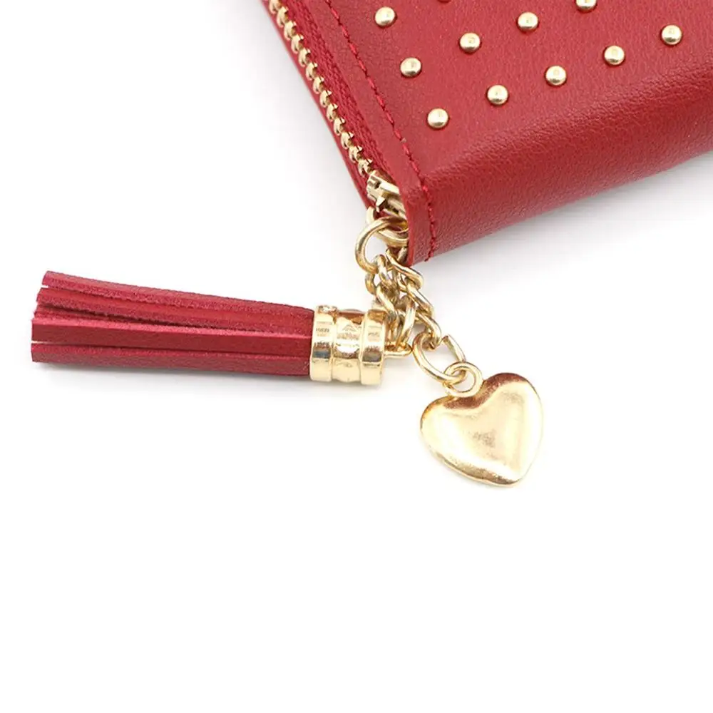 Кожаный кошелек с заклепками и кисточкой на молнии для женщин однотонный