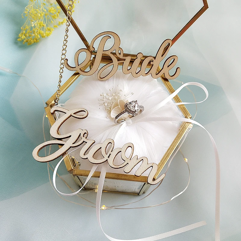 Стеклянная коробка для обручальных колец свадебных с белыми перьями в форме