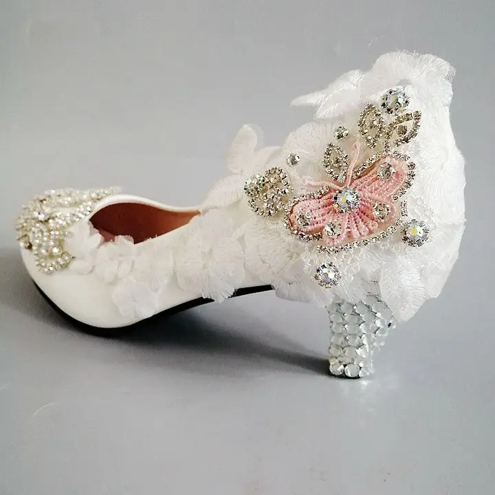 

Туфли на каблуке (5 см) с украшением в виде кристаллов Серебристые Стразы Свадебная обувь на шнуровке белого цвета, белыми кружевами и украше...