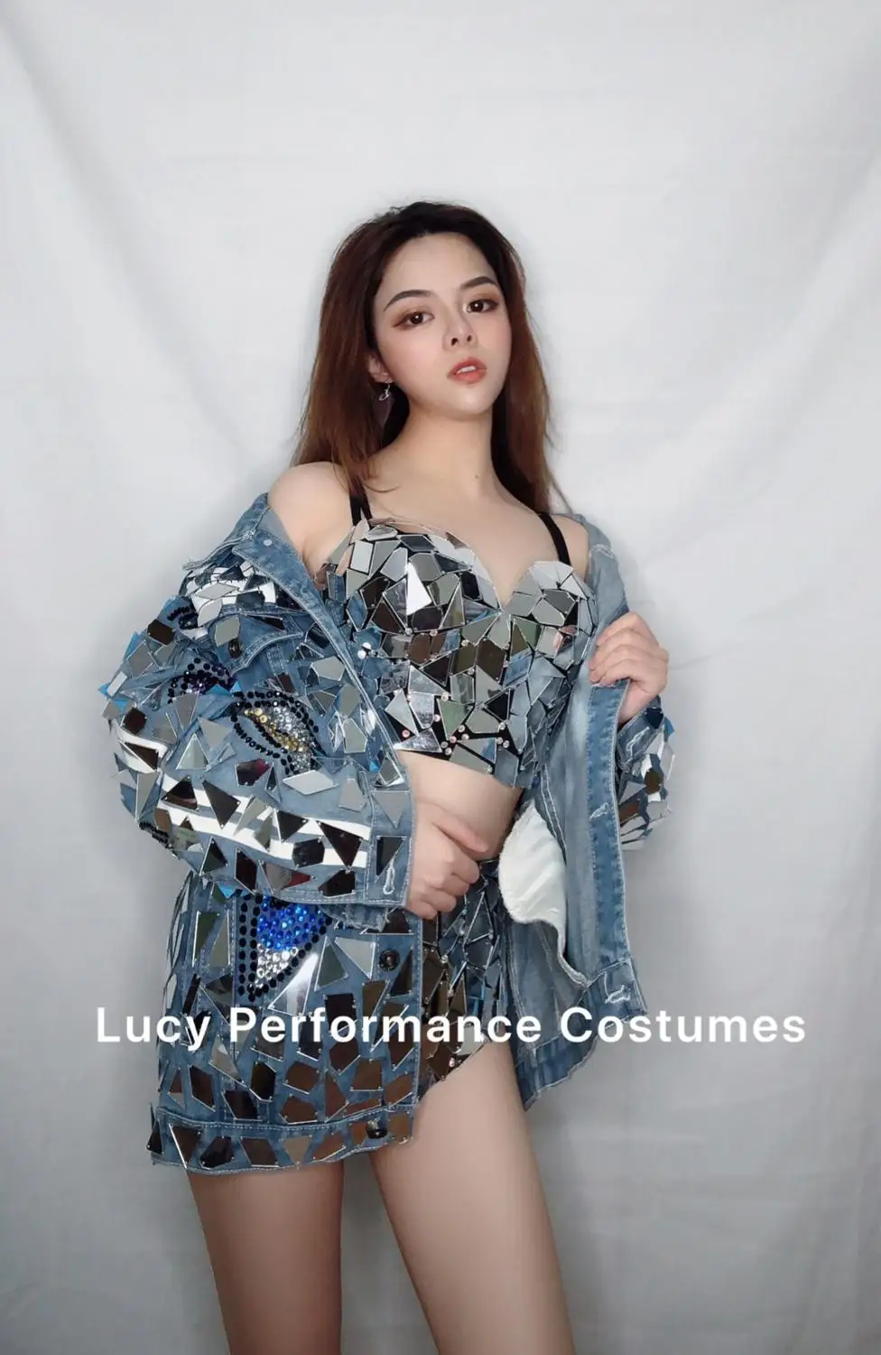 

Комплект женский серебристого цвета, комплект с бюстгальтером и шортами, бикини с блестками, танцевальный костюм для бара, ночного клуба, од...