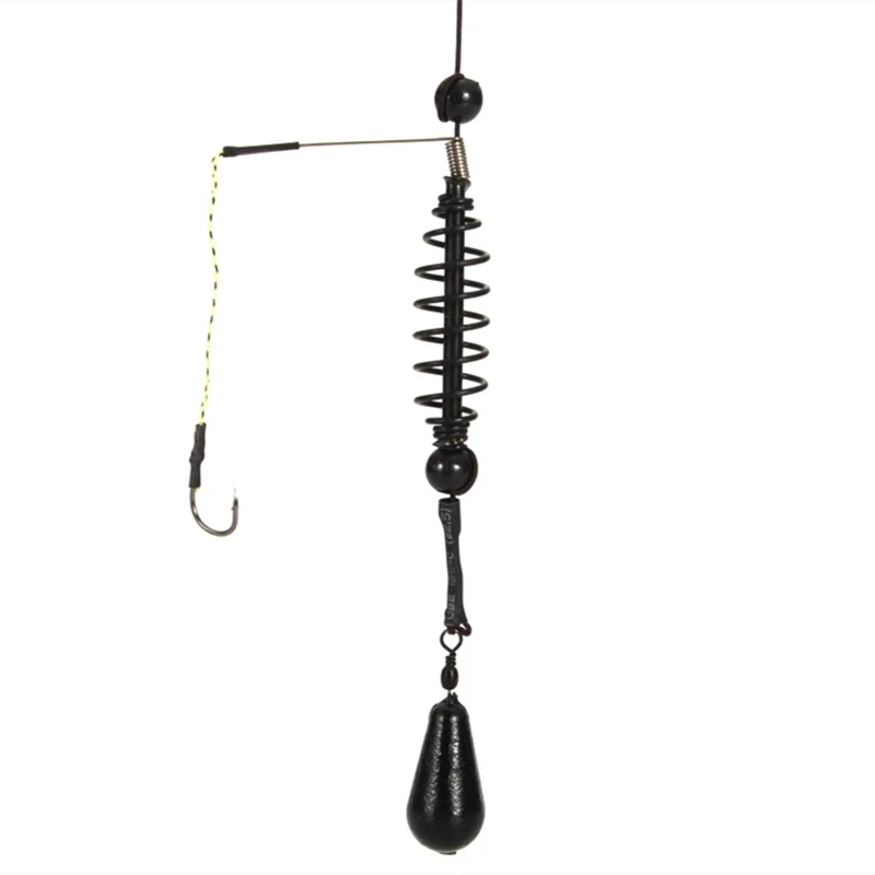 Рыболовная кормушка с искусственной приманкой с крючком, набором клетки для приманки, карповым грузиком, поворотным вертлюгом, набором различных принадлежностей для снасти.