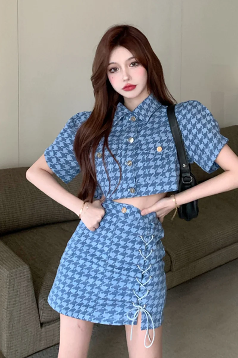 Женский летний костюм из двух предметов короткий топ с открытым пупком и юбка