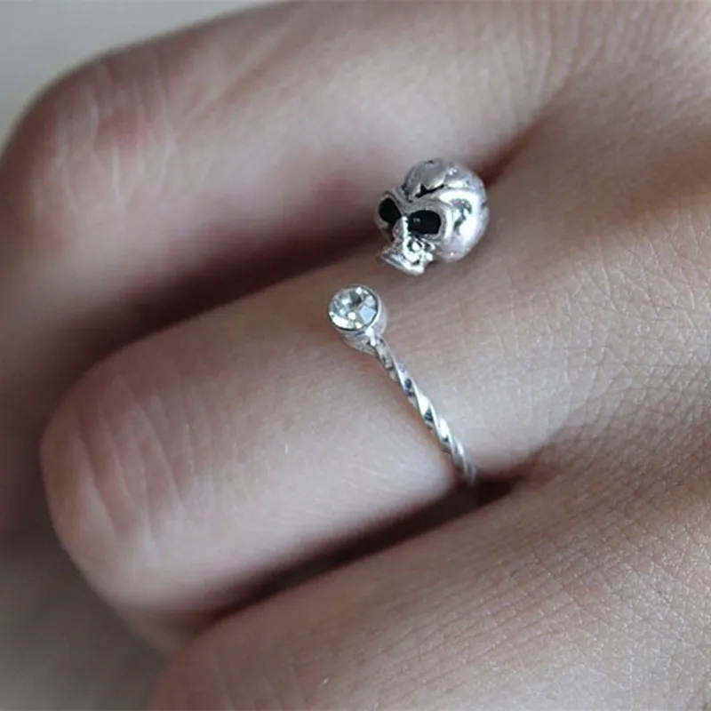 Модное женское кольцо Стразы с черепом в темноте оптом | Украшения и аксессуары