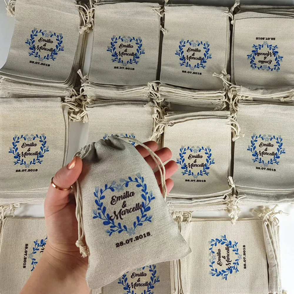 

50 Pcs/Custom party favor bags blue wedding drawstring bag Personalised burlap gift bags heart jute bag chic wedding favor bags