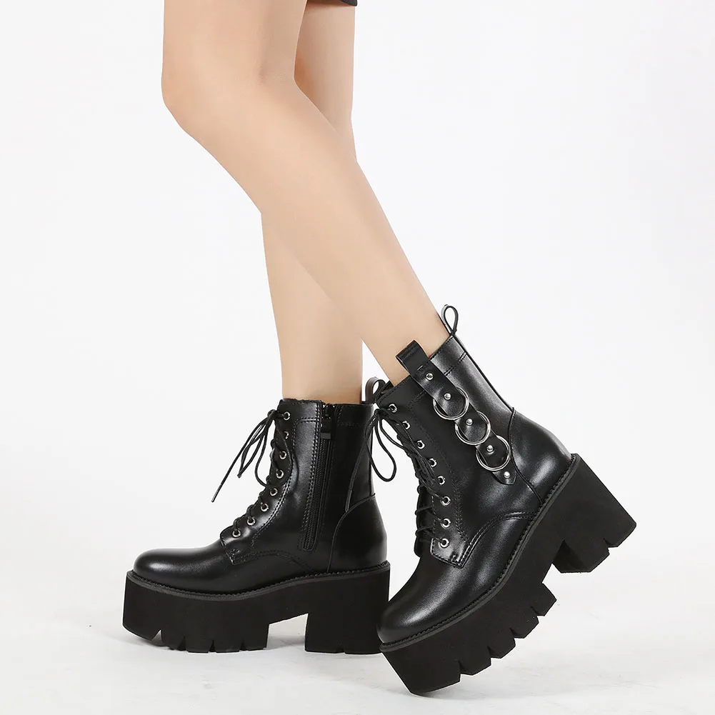 

Женские мотоциклетные ботинки на платформе, ботильоны на высоком устойчивом каблуке, с круглым носком, на молнии, с металлическим декором, м...