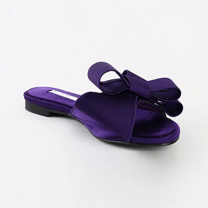 

Wearing flat slippers women's shoes 2019 Korean version of the summer new large bow satin round head sandals Wild half slippers