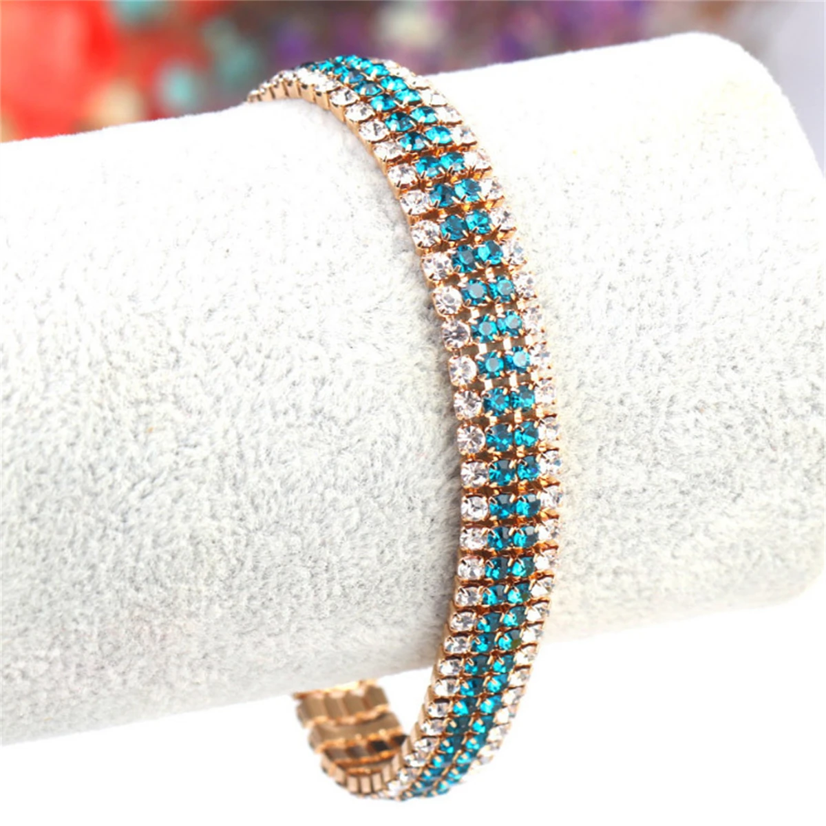 

Round Cut Diamond Tennis Wedding Women's Bracelet Gold Green