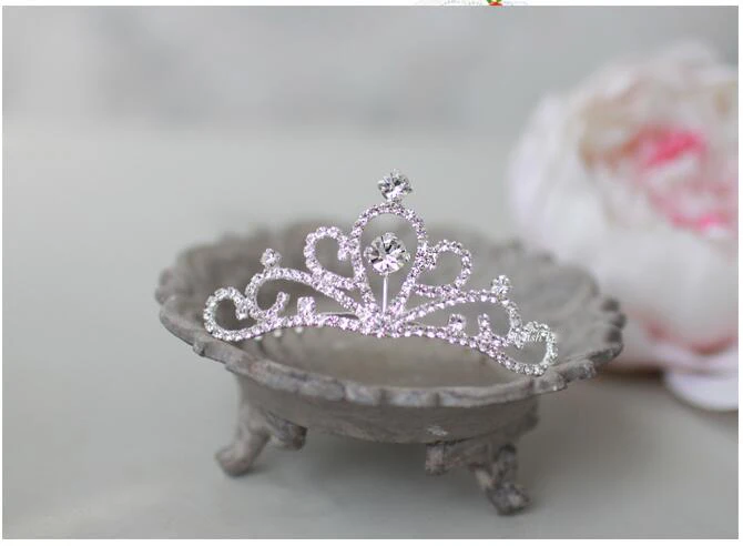 Стразы день рождения тиара расческа корона возврат на родину реквизит для