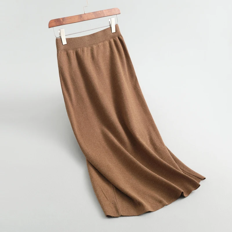 Женская вязаная юбка на пуговицах элегантная серая миди с разрезом спереди и